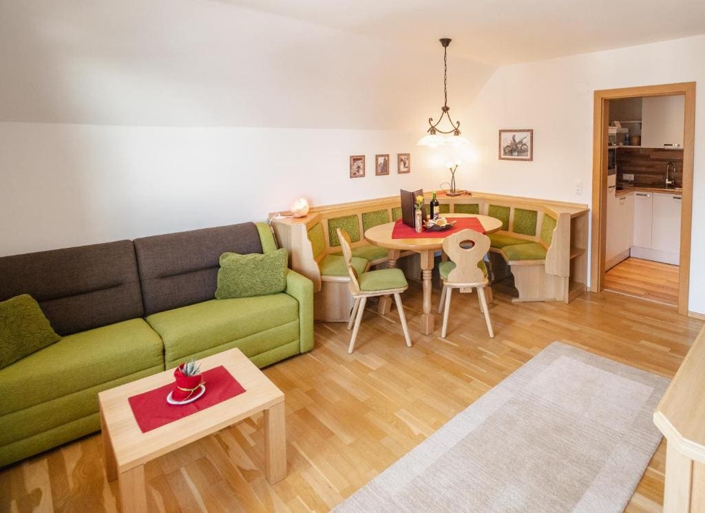 One-Bedroom Apartment room - Image 1