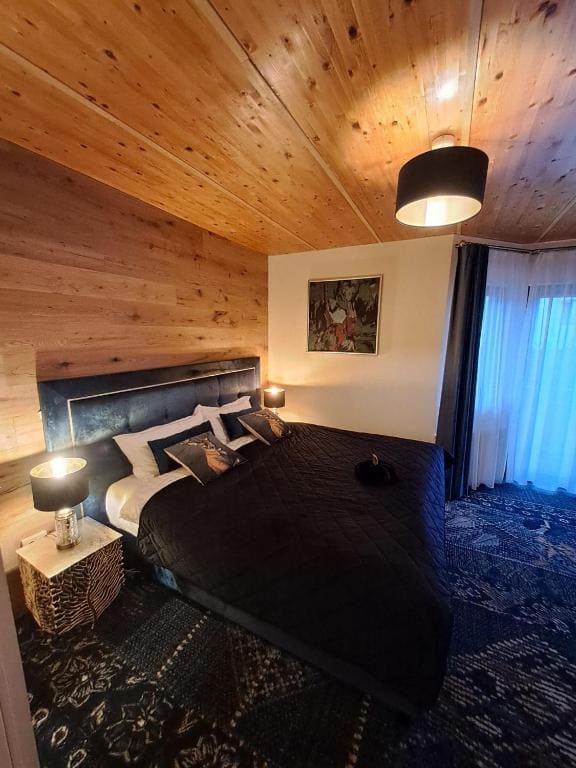 Deluxe Junior Suite room - Image 3