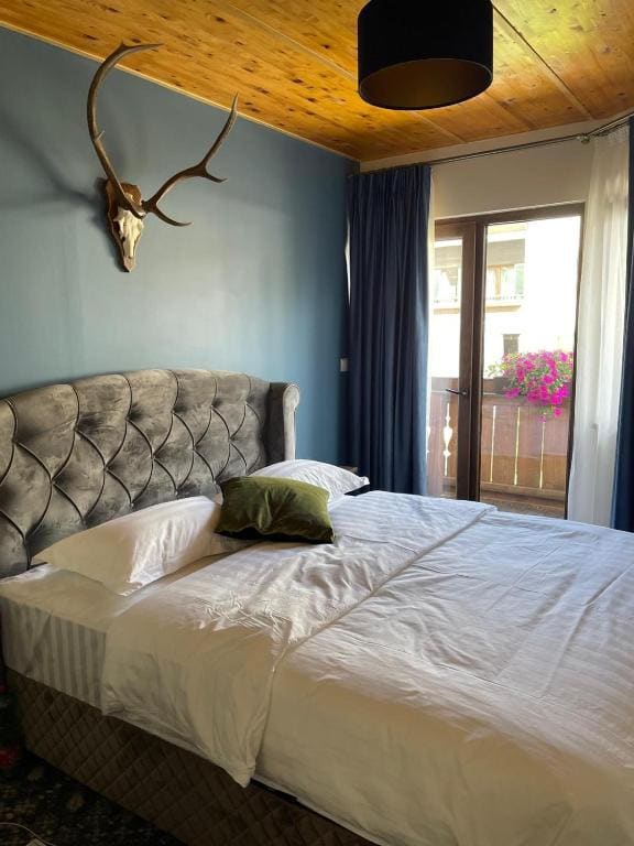 Deluxe Suite room - Image 3