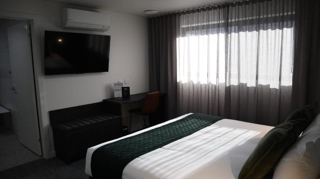Deluxe King Suite room - Image 1