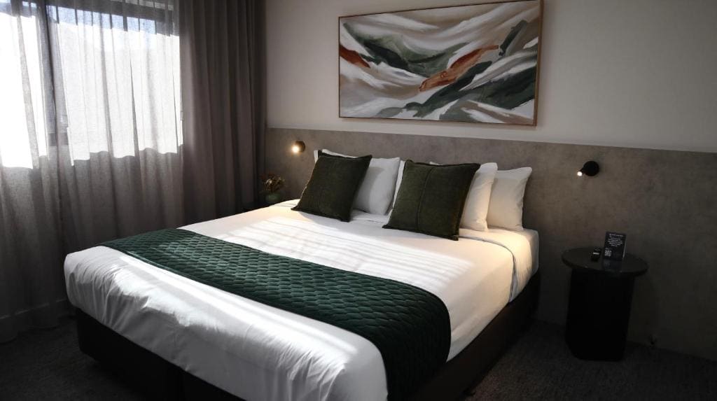 Deluxe King Suite room - Image 2