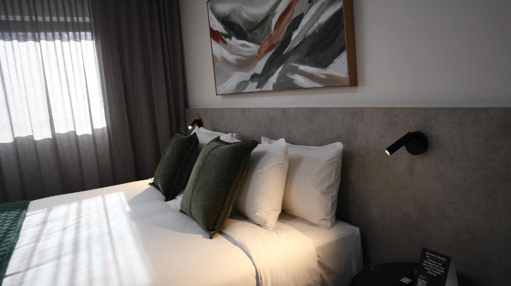 Deluxe King Suite room - Image 3