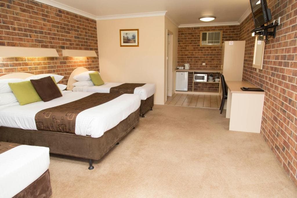 Family Room room - Image 3