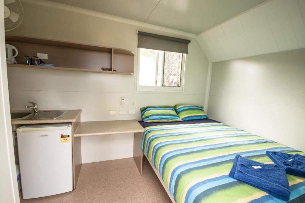 Compact Queen Van Room room - Image 2