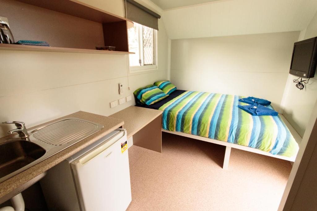 Compact Queen Van Room room - Image 3
