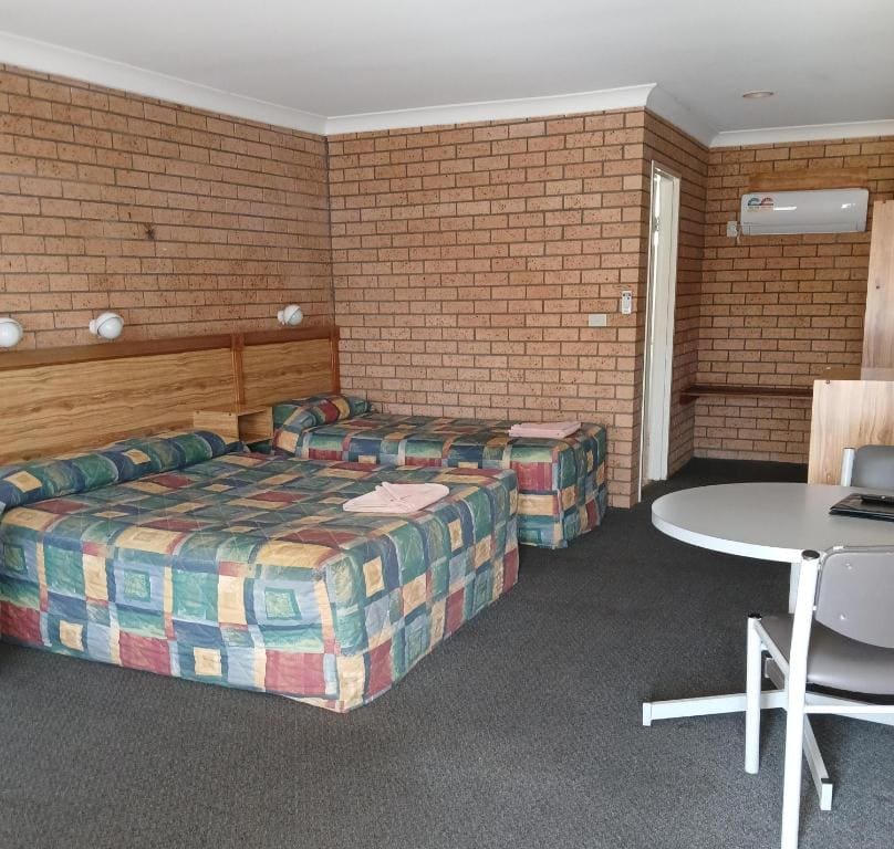 Deluxe Family Room room - Image 3