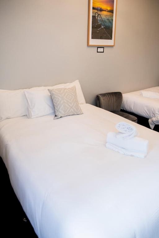 Triple Room with Shared Bathroom room - Image 1