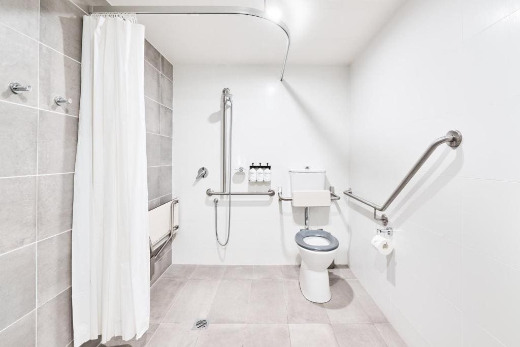 Queen Room - Disability Access room - Image 2