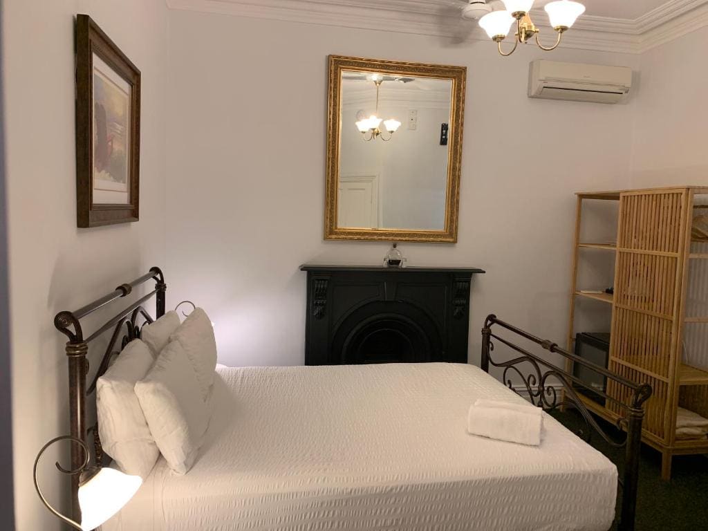 Queen Room room - Image 2