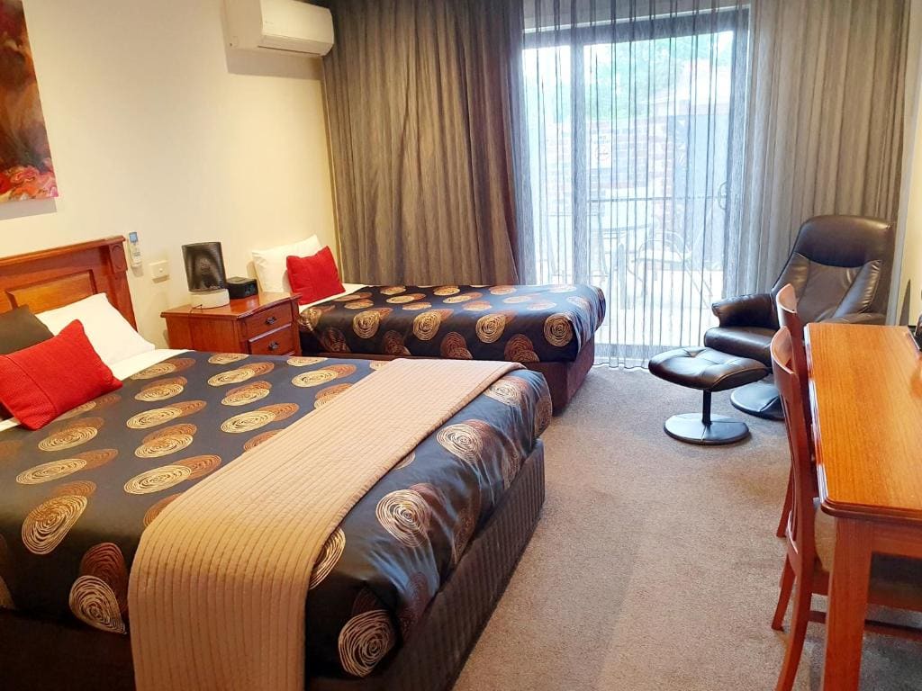 One-Bedroom Family Room room - Image 3