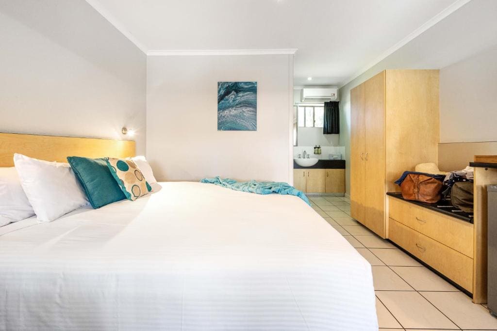 Pet Friendly Queen Room room - Image 3