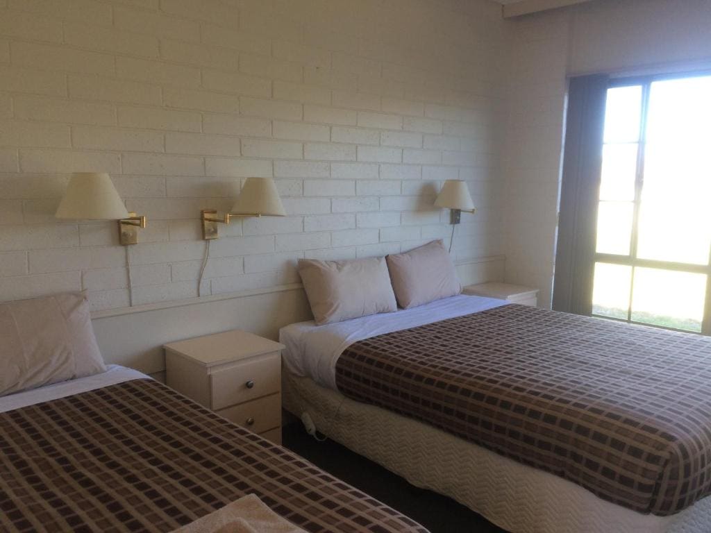 Standard Twin Room room - Image 2