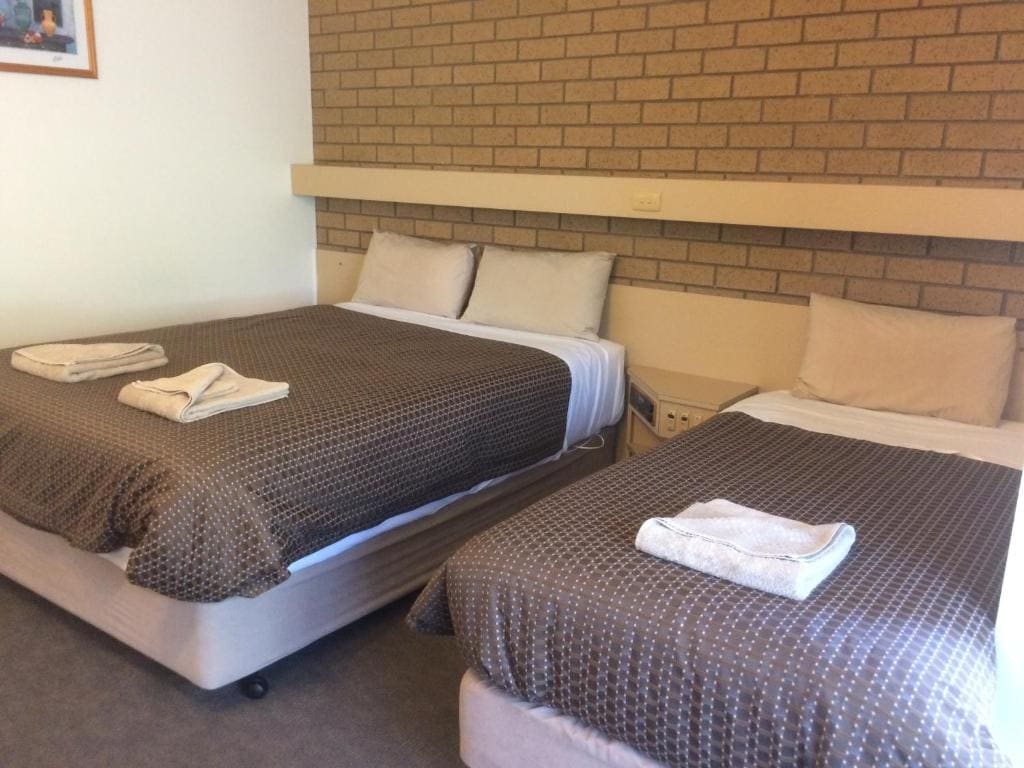 Large Twin Room room - Image 3