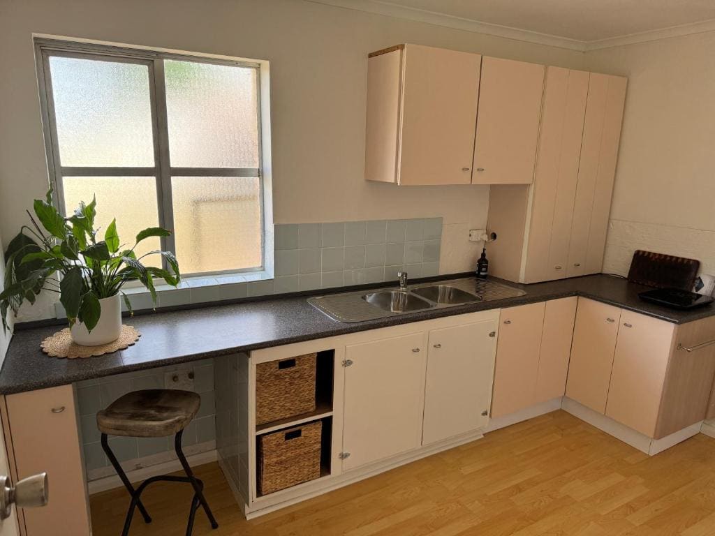Three-Bedroom Apartment room - Image 1