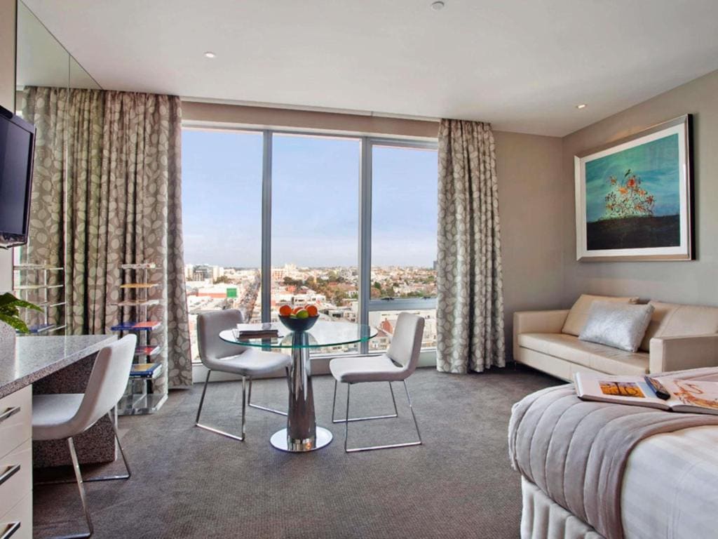 Deluxe Studio Suite room - Image 2