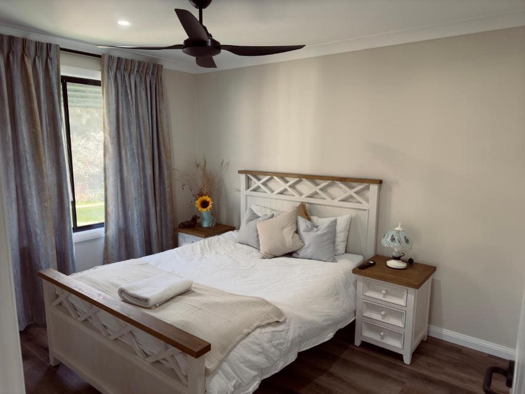 Deluxe Queen Room room - Image 3