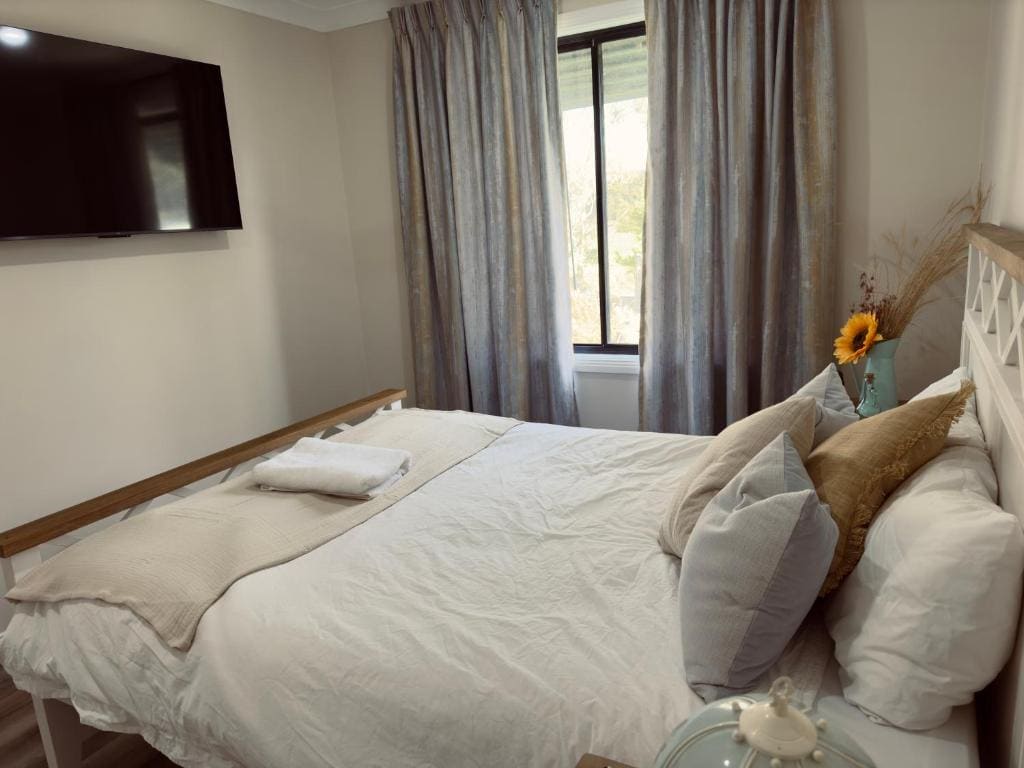 Deluxe Queen Room room - Image 1
