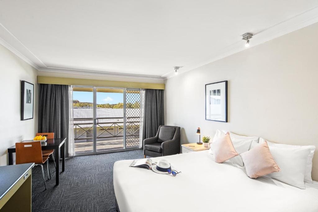 Standard Room with 1 Queen Bed room - Image 1
