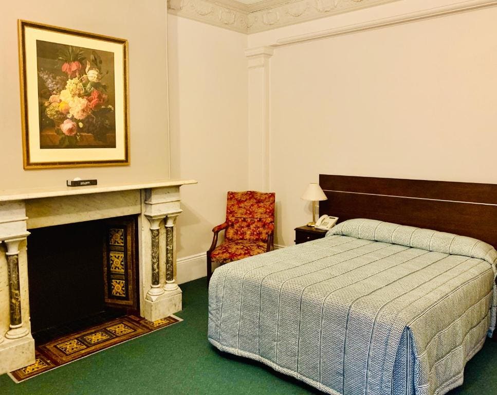 Heritage Queen Suite with Balcony room - Image 3