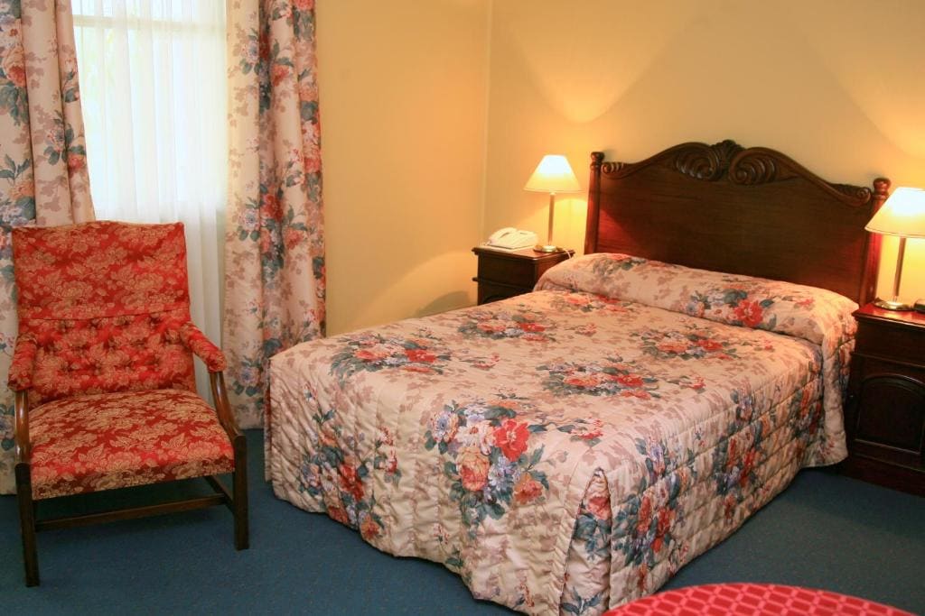 Interconnecting Family Room with Garden View - Two Storey room - Image 2