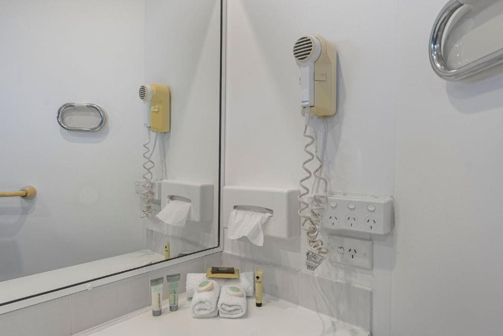 Premium Queen Room with Spa Bath room - Image 3