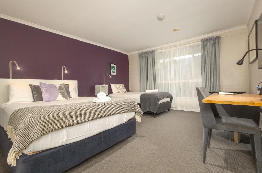 Executive Twin Room - Disability Access room - Image 2