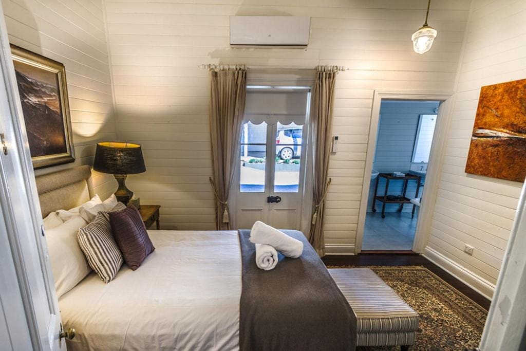 Suite 5 - Dr Stewart room - Image 2