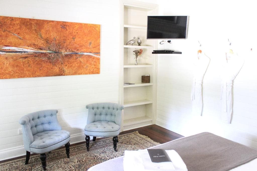 Suite 5 - Dr Stewart room - Image 3