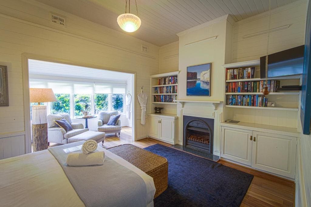 Suite 6 - Dr Bracken room - Image 3