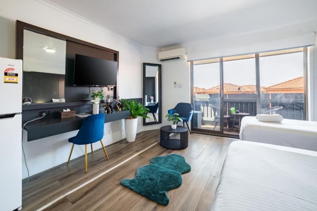 Deluxe Twin Room room - Image 3