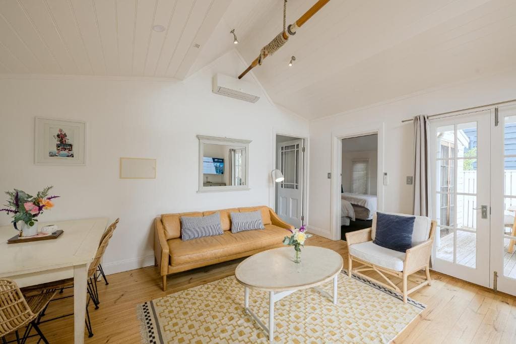 Scarborough Two-Bedroom Chalet with Spa Bath room - Image 1