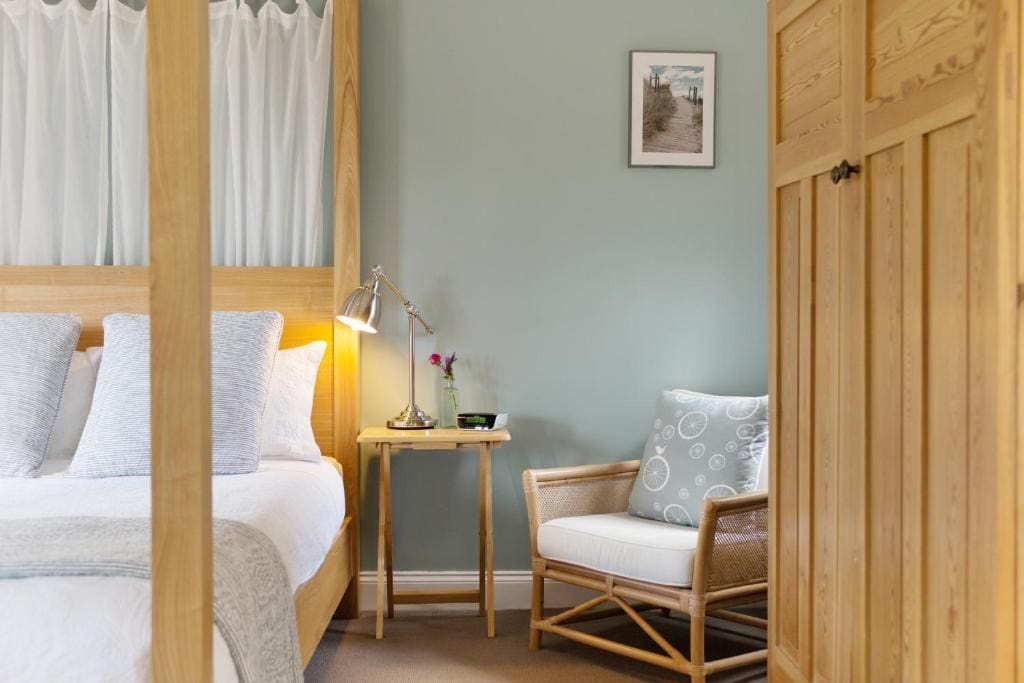 Sorrento Studio with Spa Bath room - Image 1