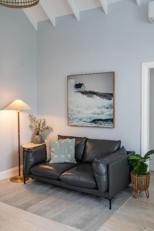 Mooloolaba Studio with Spa Bath room - Image 3