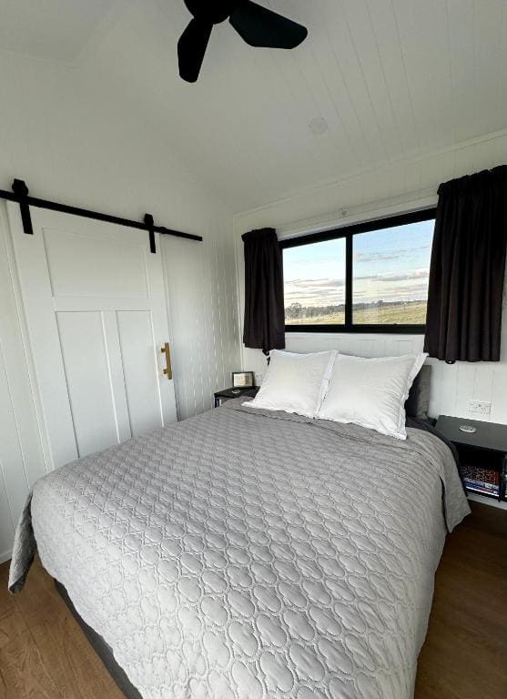Deluxe Queen Room room - Image 1