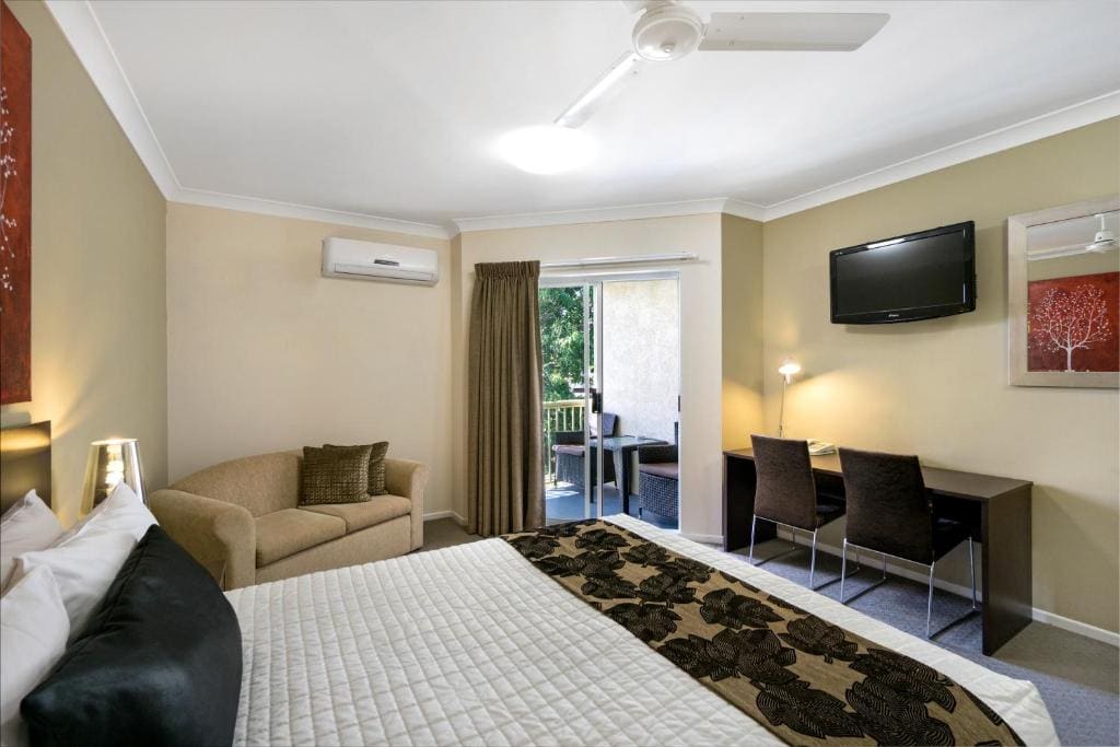 Superior Triple Room room - Image 3