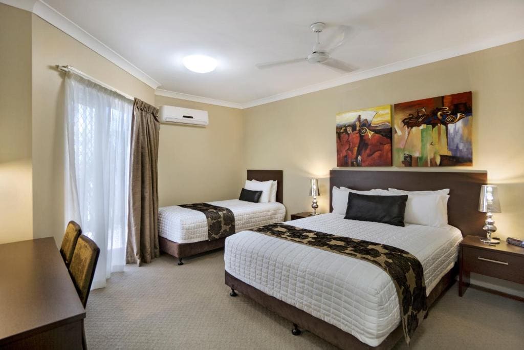 Superior Triple Room room - Image 1