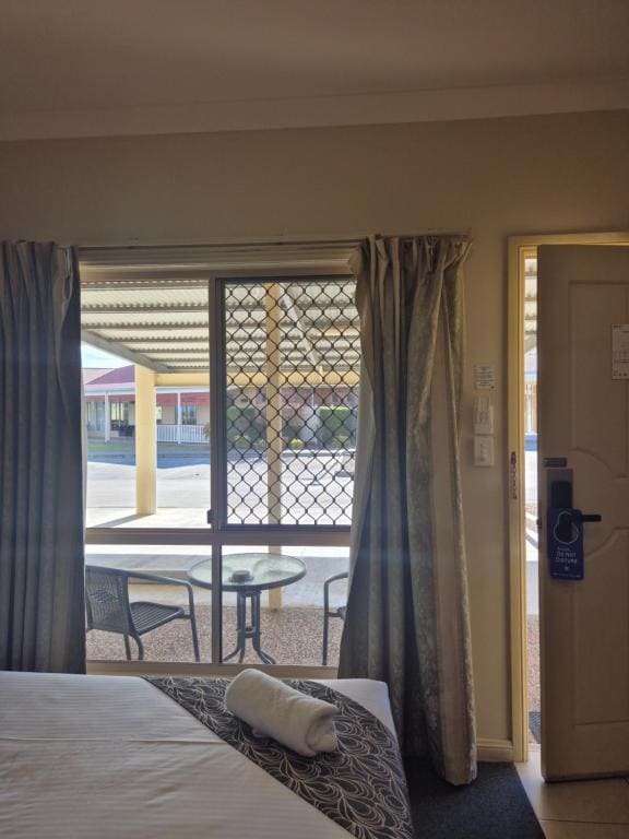 Family Room room - Image 3