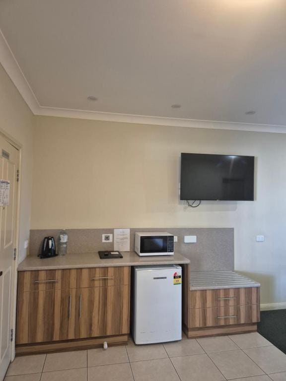 Twin Room - Disability Access room - Image 2