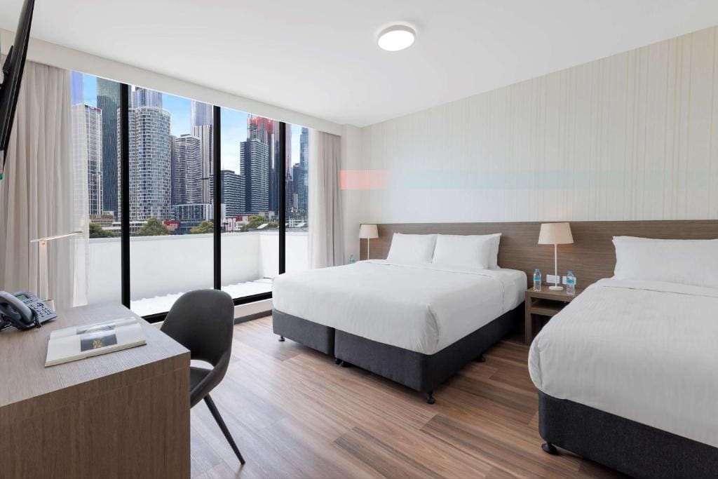 Executive King Room with One King Bed and One Single Bed - Non-Smoking room - Image 3
