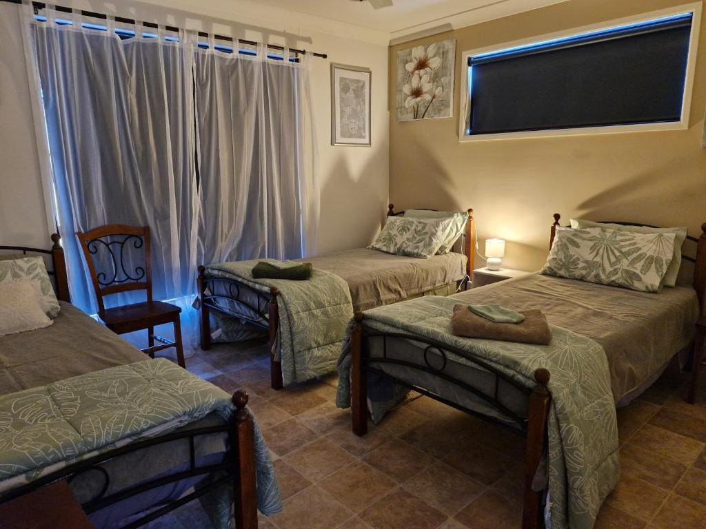 Family Room with Shared Bathroom room - Image 3