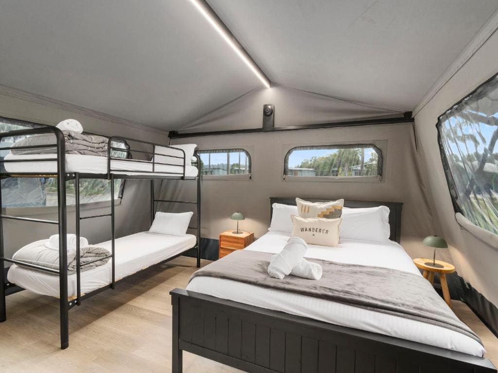 Deluxe Creekfront Safari Tent – No Ensuite room - Image 2