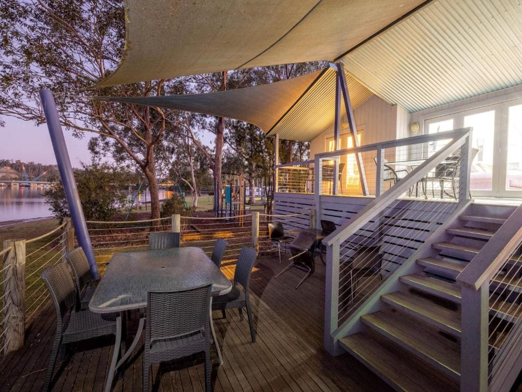 Deluxe Riverfront Three-Bedroom House room - Image 1