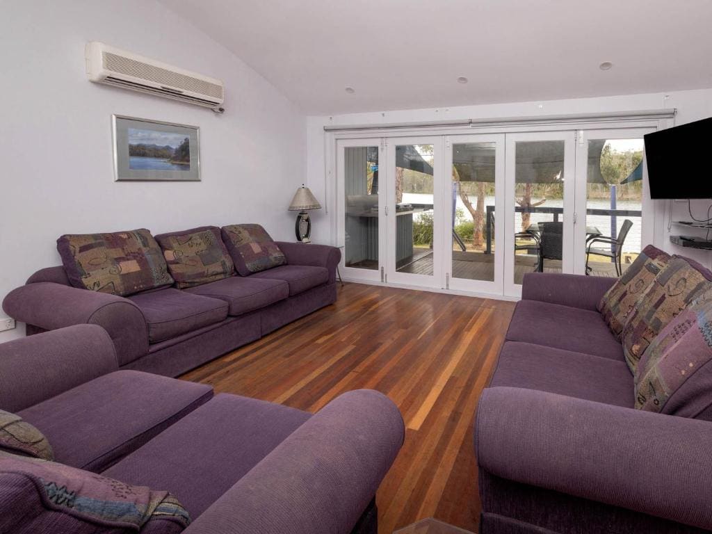 Deluxe Riverfront Three-Bedroom House room - Image 3
