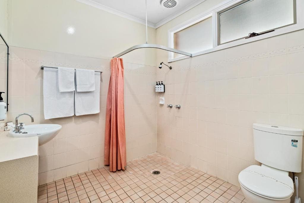 Triple Room - Non Smoking/Ground floor room - Image 2