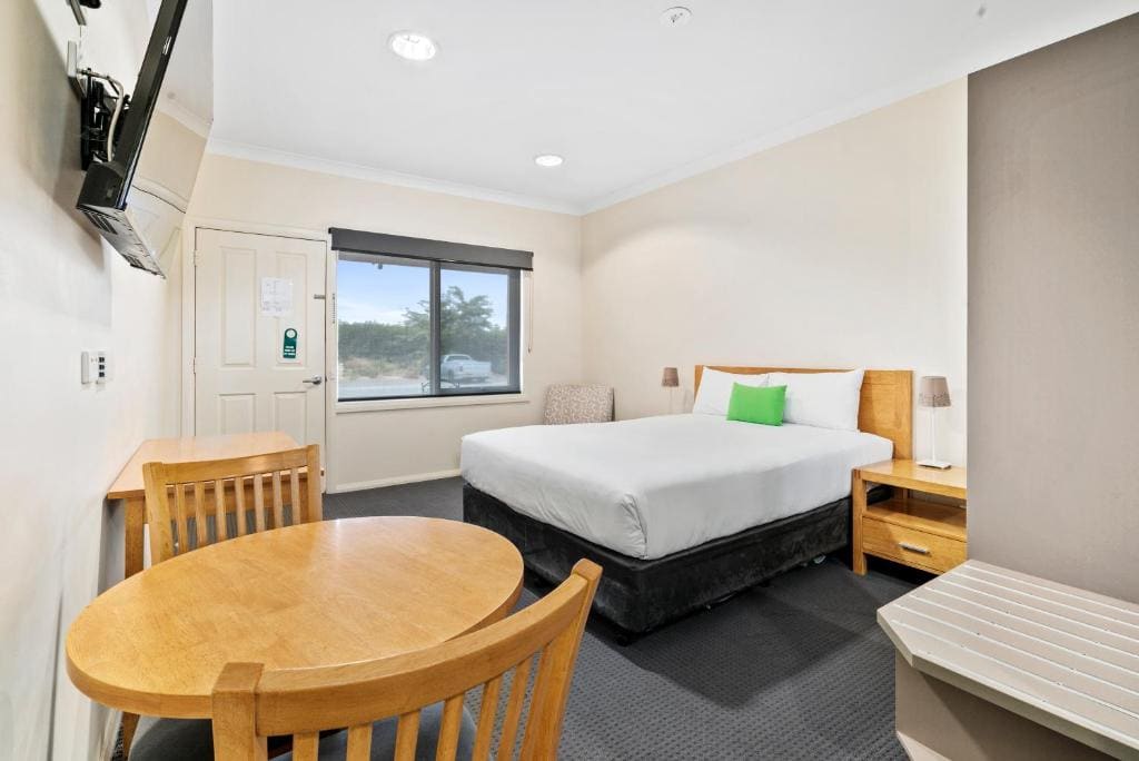 Queen Room - Disability Access/Non Smoking/Ground floor room - Image 1