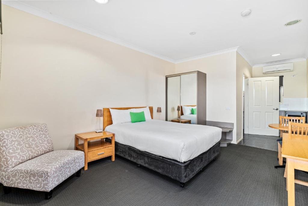 Queen Room - Disability Access/Non Smoking/Ground floor room - Image 3