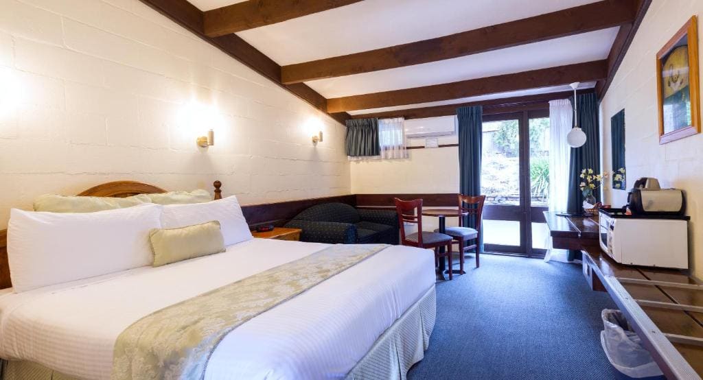 Deluxe Queen Room room - Image 3