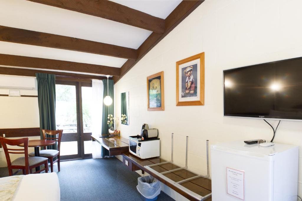 Deluxe Queen Room room - Image 2
