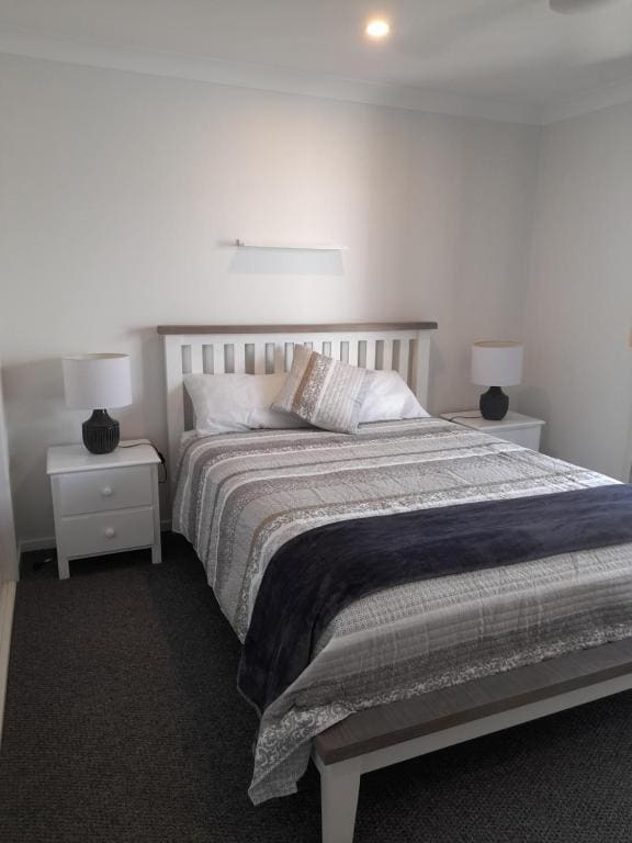 Three-Bedroom Townhouse - No Wi-Fi or Pets room - Image 2