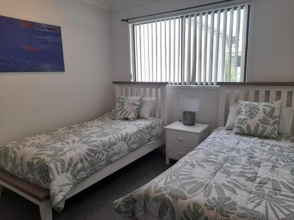 Three-Bedroom Townhouse - No Wi-Fi or Pets room - Image 3